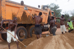 Sand mining by miners belonging to Société coopérative simplifier des sableures de belabo(SEABEL), Belabo