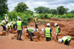 Laterite block mining