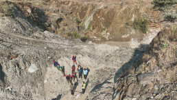 This artisanal sand mining site in Singida illustrates the role of basic mine-planning practices - such as defining extraction zones, stabilizing pit walls, and organizing waste placement - in reducing safety risks and harm to the environment. These measures support safer working conditions for miners and help protect the area around the site.