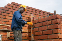 Checking the alignment of the bricks