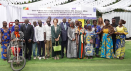 Beneficiaries and officials from the Government, the EU Ambassador to the Congo and the UNDP Resident Representative