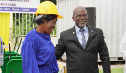 A Representative of the Ministry of Small and Medium-size Enterprises (MSMEs) hands out individual protective equipment to programme beneficiaries.