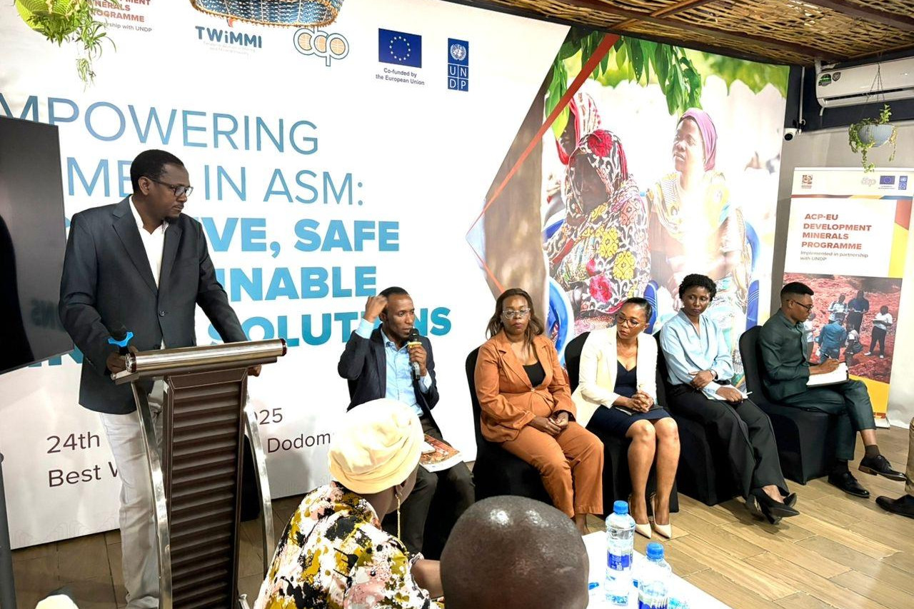 Godfrey Nyamrunda from UNDP addresses participants at the ‘Empowering Women in ASM’ workshop in Dodoma, which brought together over 100 women to advance gender equity, safety, and sustainability in artisanal and small-scale mining.